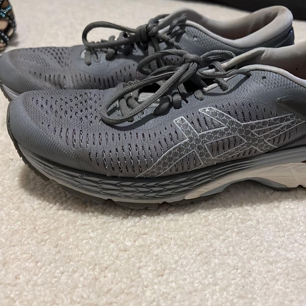 ASICS - Picture 2 of 4